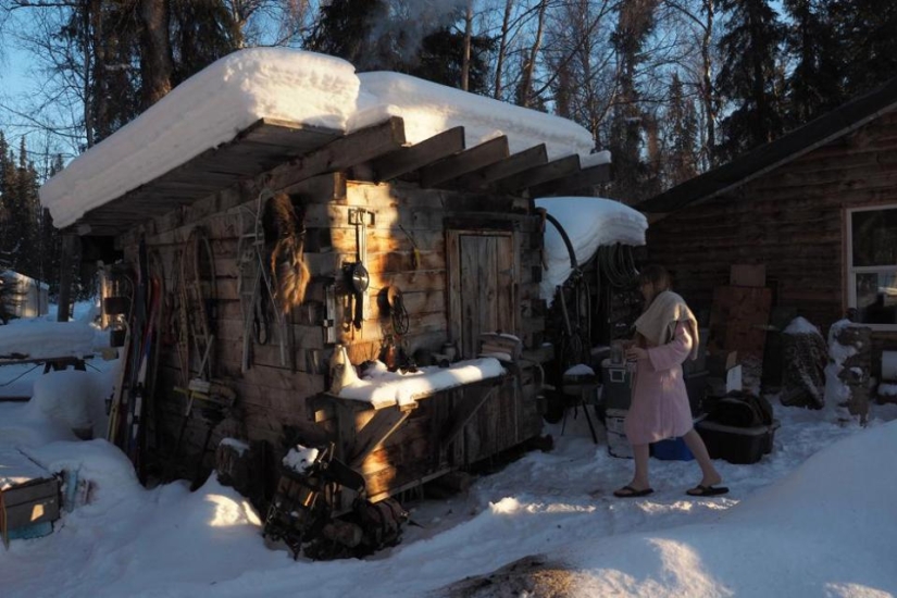 The Atchley family has been living for 18 years as hermits away from civilization