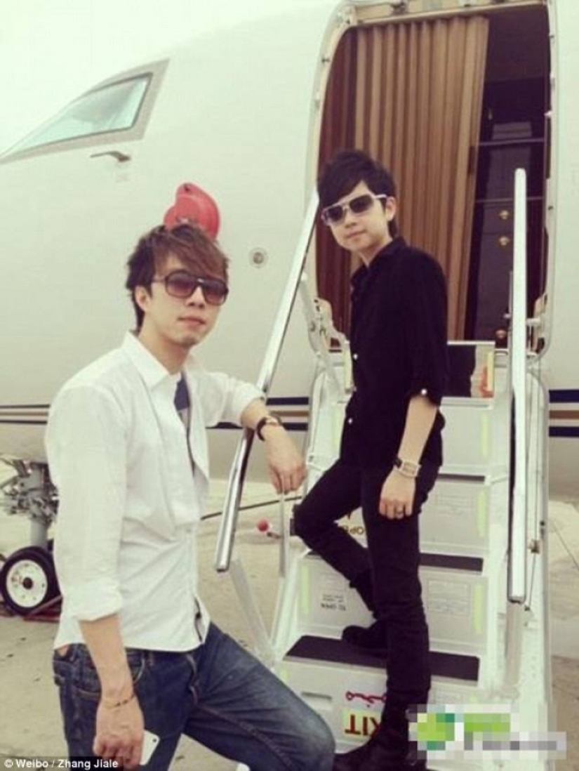 The Beautiful Life of China's Golden Youth The Beautiful Life of China's Golden Youth