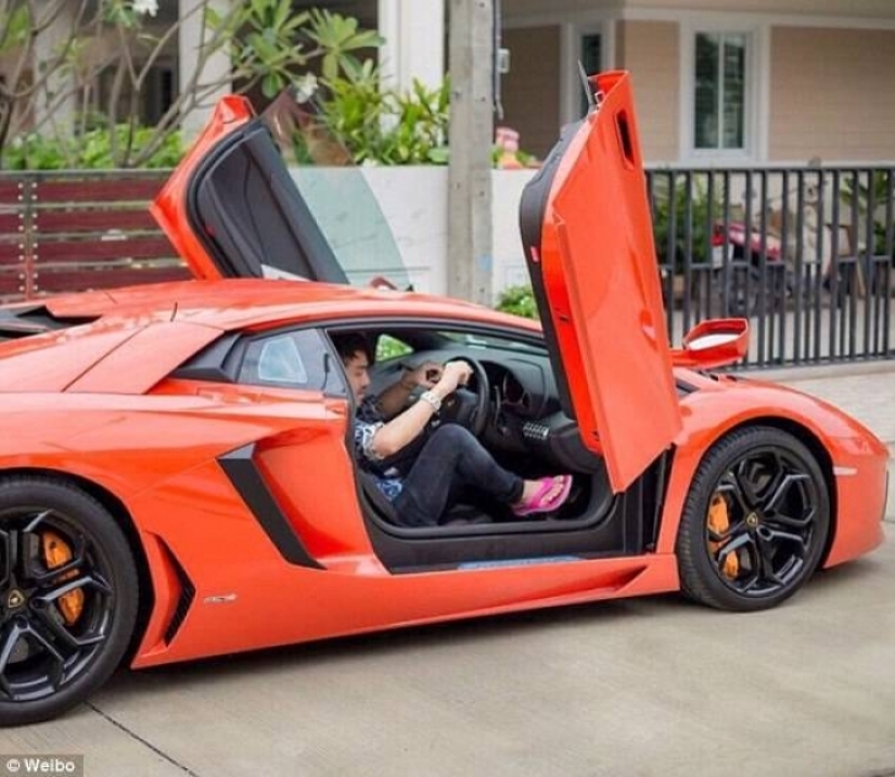 The Beautiful Life of China's Golden Youth The Beautiful Life of China's Golden Youth