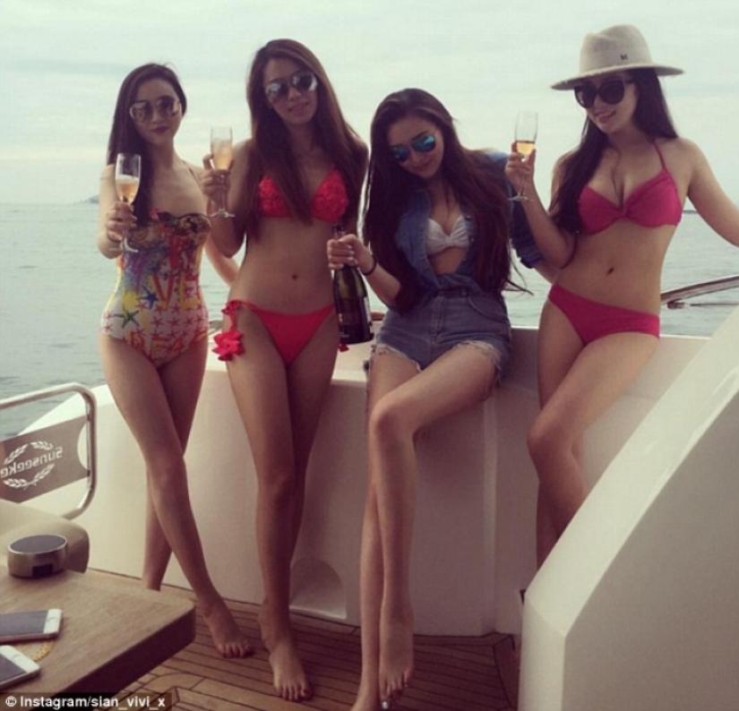 The Beautiful Life of China's Golden Youth The Beautiful Life of China's Golden Youth