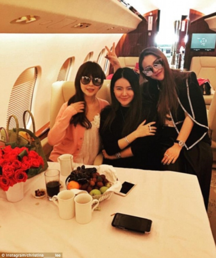 The Beautiful Life of China's Golden Youth The Beautiful Life of China's Golden Youth