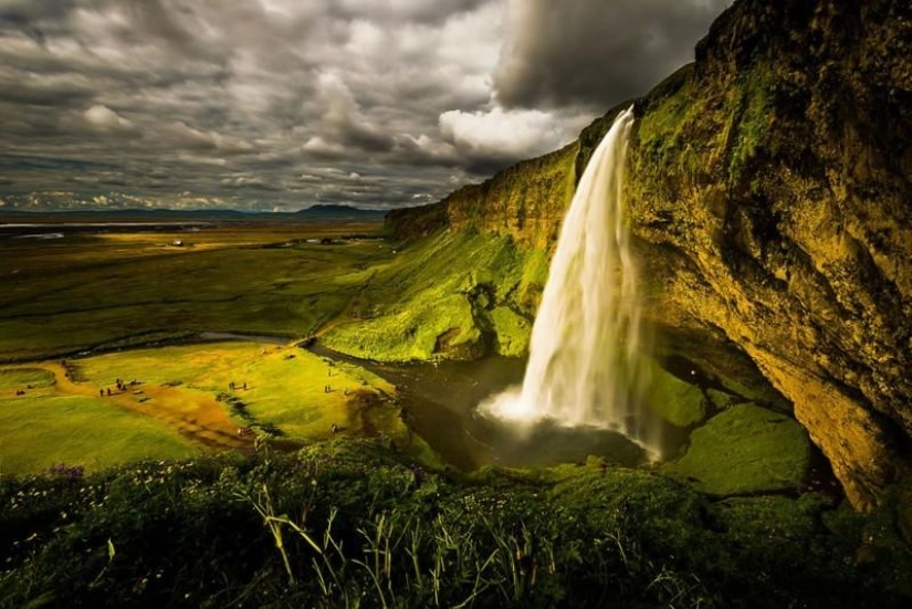 The beauty of Iceland's waterfalls in photographs