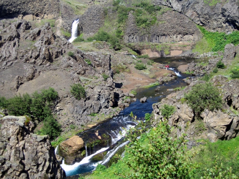 The beauty of Iceland's waterfalls in photographs