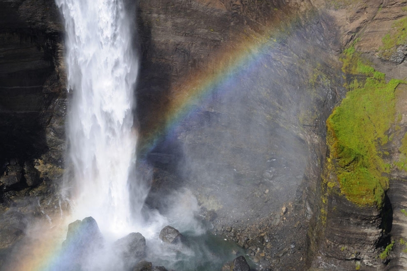 The beauty of Iceland's waterfalls in photographs