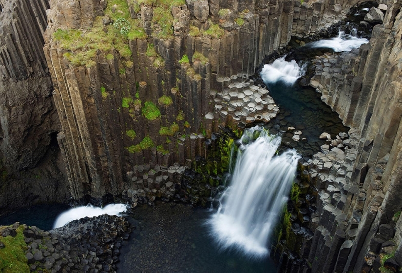 The beauty of Iceland's waterfalls in photographs