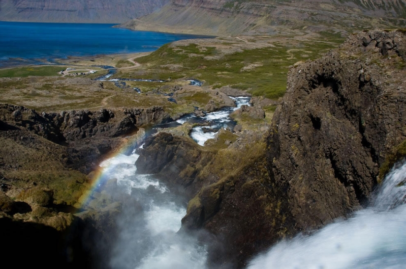The beauty of Iceland's waterfalls in photographs