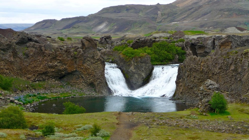 The beauty of Iceland's waterfalls in photographs