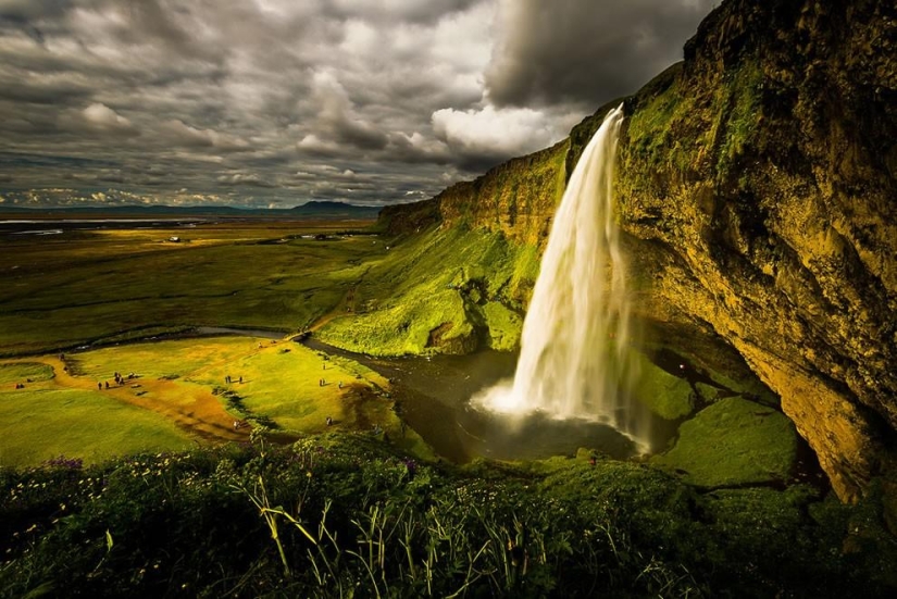 The beauty of Iceland's waterfalls in photographs