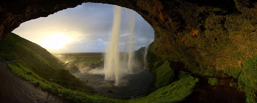 The beauty of Iceland's waterfalls in photographs