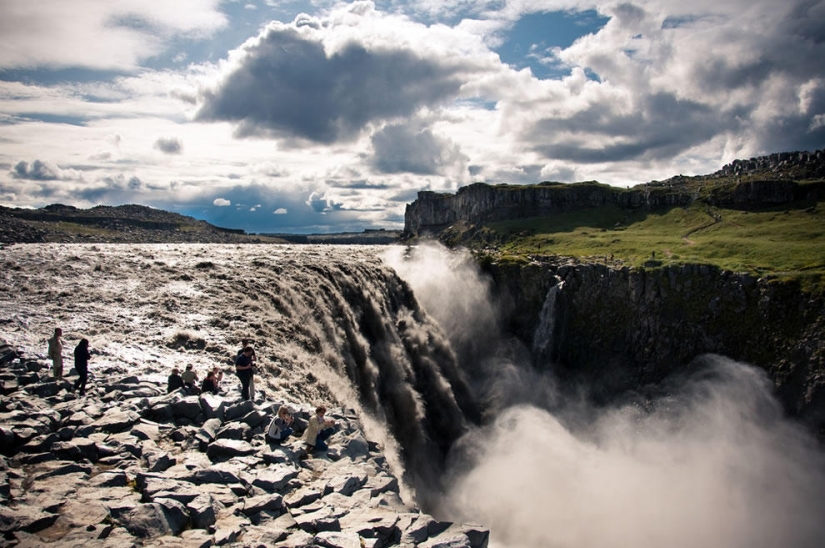 The beauty of Iceland's waterfalls in photographs