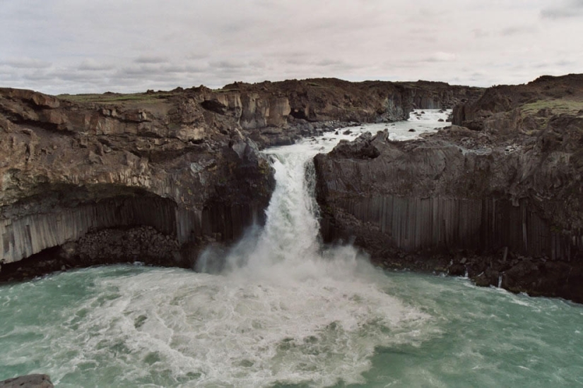 The beauty of Iceland's waterfalls in photographs