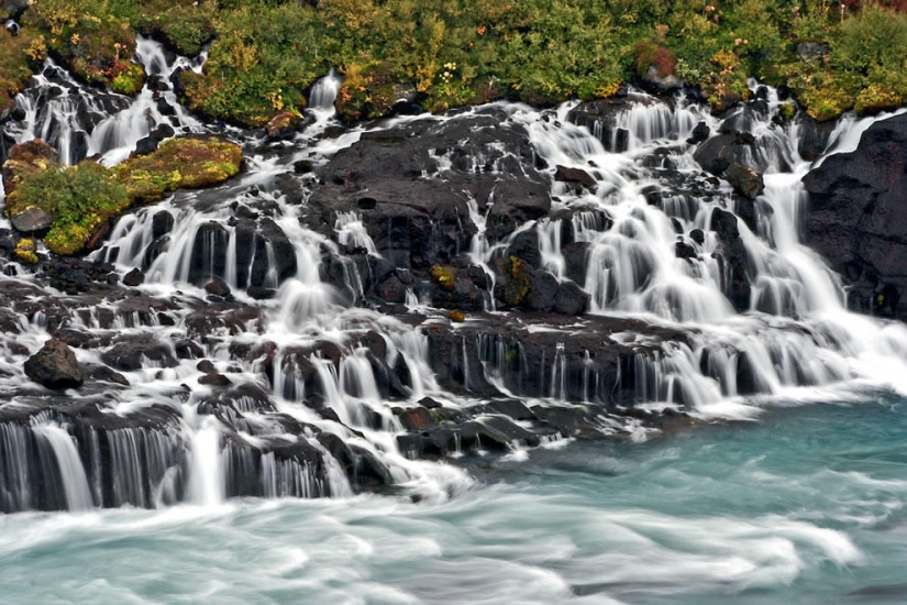 The beauty of Iceland's waterfalls in photographs