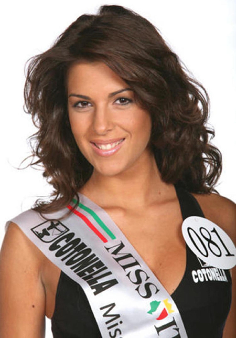 The beauty queen, who was doused with acid by her ex-fiance, showed a disfigured face The beauty queen, who was doused with acid by her ex-fiance, showed a disfigured face