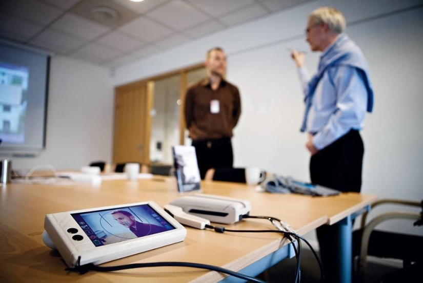 The Black Hornet is a military helicopter drone that fits in the hand The Black Hornet is a military helicopter drone that fits in the hand