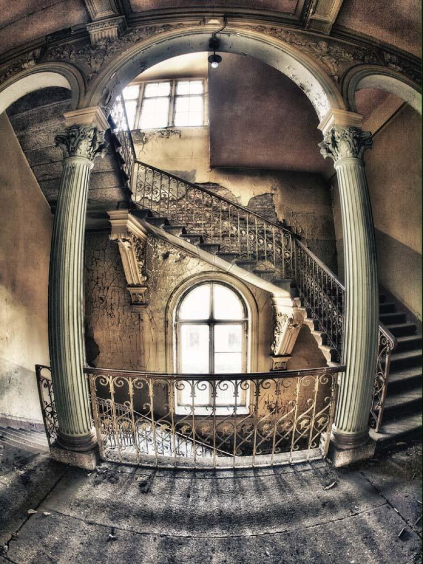 The breathtaking beauty of spiral staircases