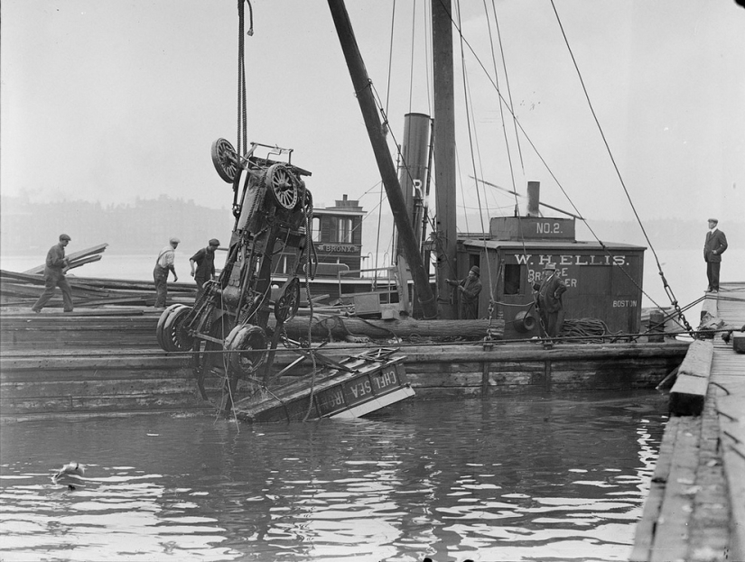 The brightest shots of car accidents of the last century