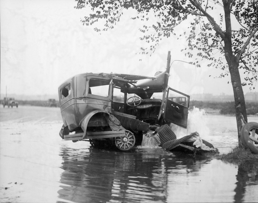The brightest shots of car accidents of the last century