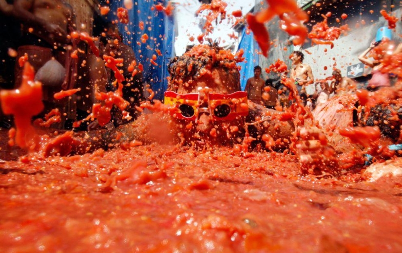 The brightest shots of the Tomatina festival