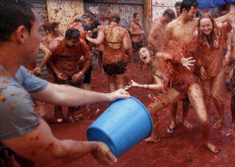 The brightest shots of the Tomatina festival