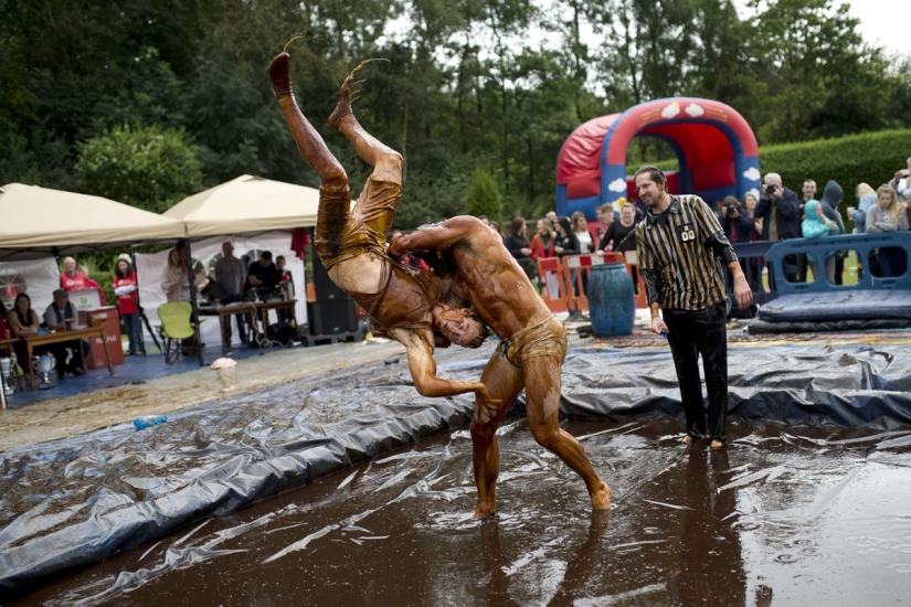 The British are going crazy - in England there was a championship in gravy wrestling The British are going crazy - in England there was a championship in gravy wrestling