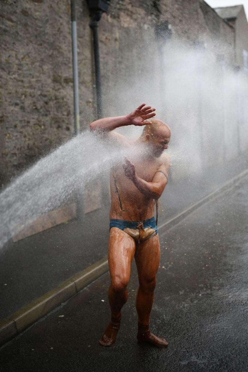 The British are going crazy - in England there was a championship in gravy wrestling The British are going crazy - in England there was a championship in gravy wrestling