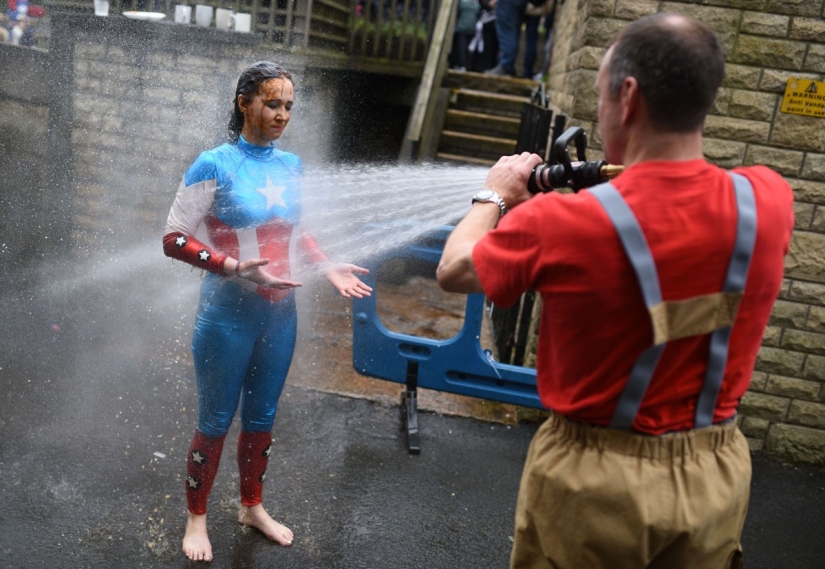 The British are going crazy - in England there was a championship in gravy wrestling The British are going crazy - in England there was a championship in gravy wrestling