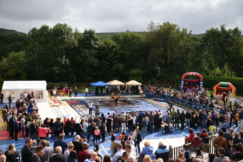 The British are going crazy - in England there was a championship in gravy wrestling The British are going crazy - in England there was a championship in gravy wrestling