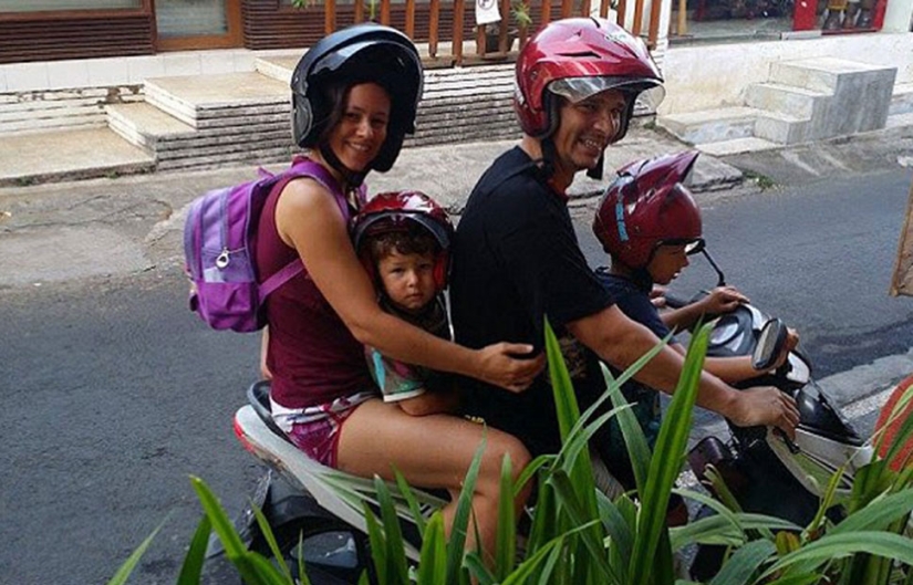 The British family decided not to send their children to school, but to travel around the world with them