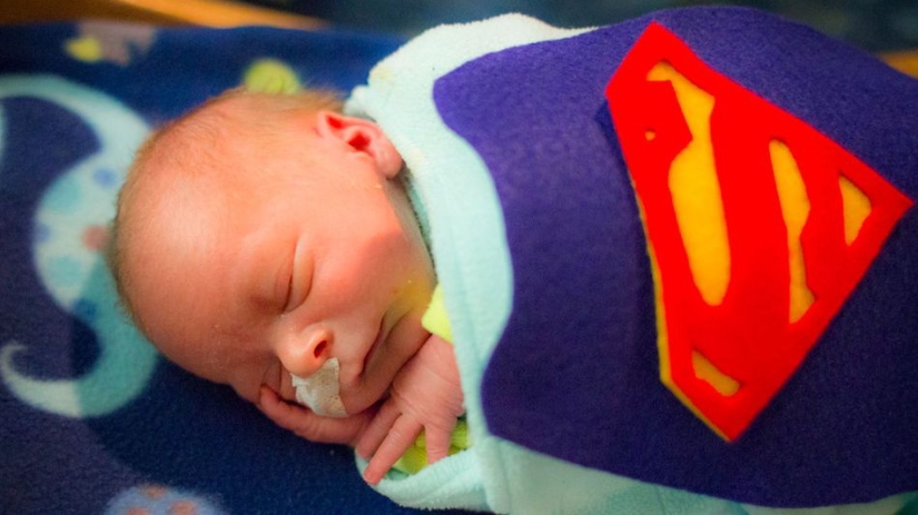 The Children's Hospital dressed up premature newborns in superheroes and arranged a photo shoot The Children's Hospital dressed up premature newborns in superheroes and arranged a photo shoot