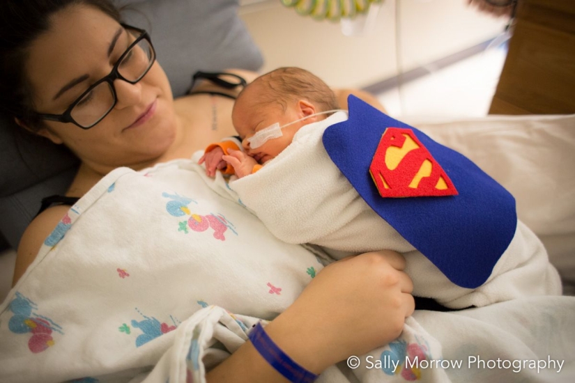 The Children's Hospital dressed up premature newborns in superheroes and arranged a photo shoot The Children's Hospital dressed up premature newborns in superheroes and arranged a photo shoot