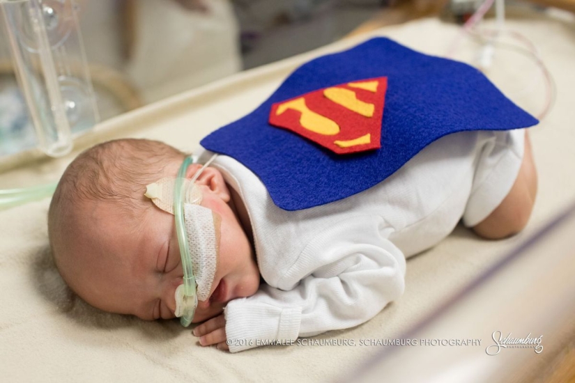 The Children's Hospital dressed up premature newborns in superheroes and arranged a photo shoot The Children's Hospital dressed up premature newborns in superheroes and arranged a photo shoot