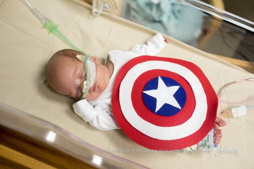 The Children's Hospital dressed up premature newborns in superheroes and arranged a photo shoot The Children's Hospital dressed up premature newborns in superheroes and arranged a photo shoot
