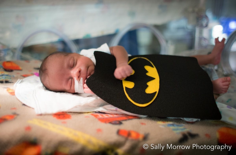 The Children's Hospital dressed up premature newborns in superheroes and arranged a photo shoot The Children's Hospital dressed up premature newborns in superheroes and arranged a photo shoot