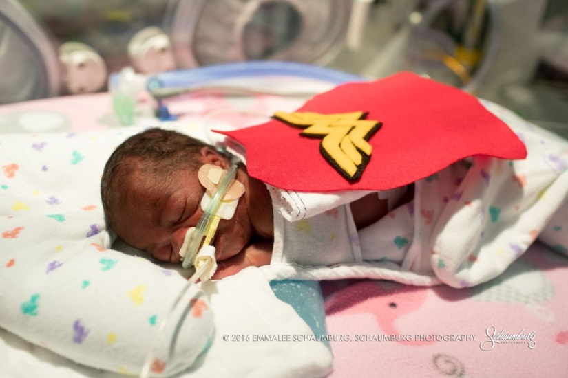 The Children's Hospital dressed up premature newborns in superheroes and arranged a photo shoot The Children's Hospital dressed up premature newborns in superheroes and arranged a photo shoot