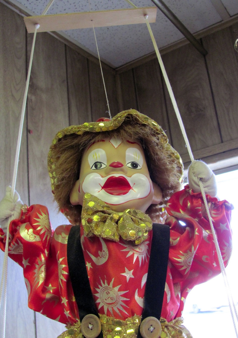 The clown motel, where dreams are always as sweet as cotton candy