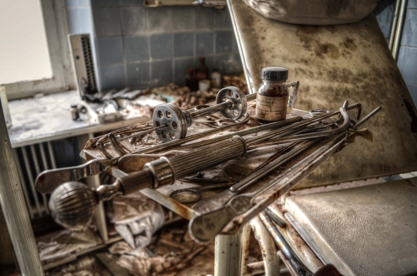 The creepy abandoned operating room of a German urologist has remained untouched for almost 30 years The creepy abandoned operating room of a German urologist has remained untouched for almost 30 years
