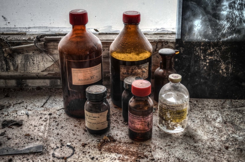 The creepy abandoned operating room of a German urologist has remained untouched for almost 30 years The creepy abandoned operating room of a German urologist has remained untouched for almost 30 years