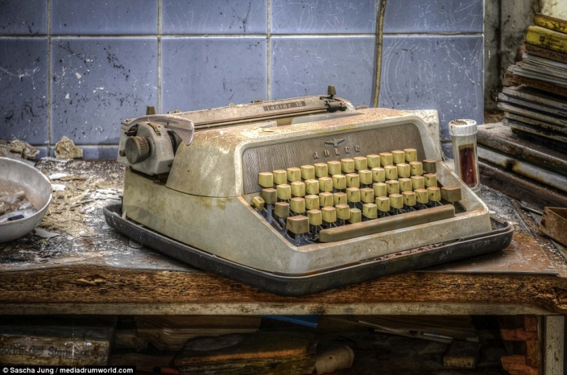 The creepy abandoned operating room of a German urologist has remained untouched for almost 30 years The creepy abandoned operating room of a German urologist has remained untouched for almost 30 years