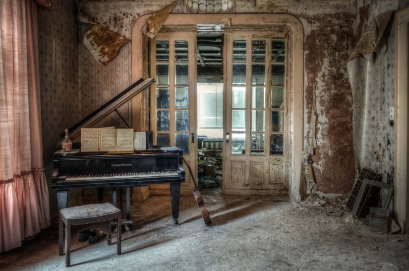 The creepy abandoned operating room of a German urologist has remained untouched for almost 30 years The creepy abandoned operating room of a German urologist has remained untouched for almost 30 years