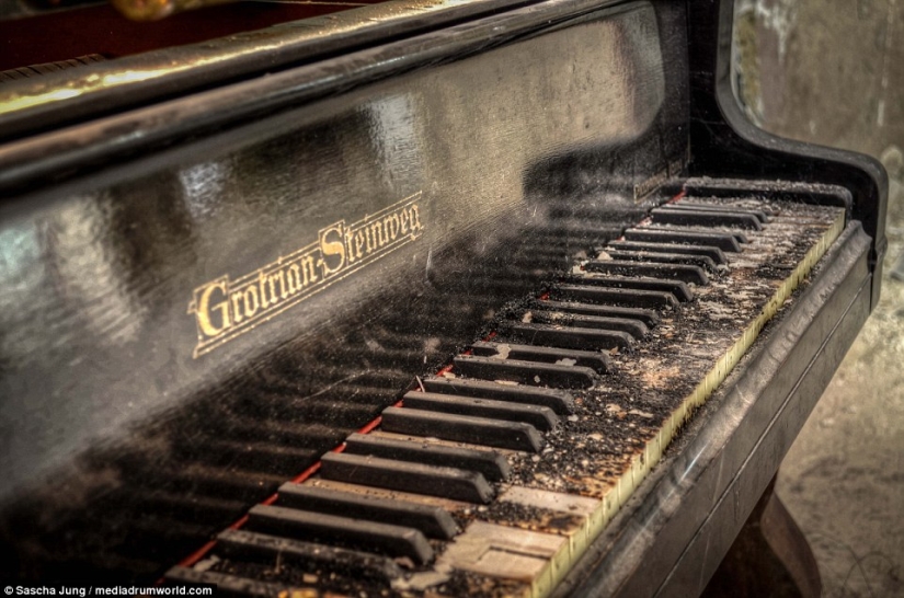 The creepy abandoned operating room of a German urologist has remained untouched for almost 30 years The creepy abandoned operating room of a German urologist has remained untouched for almost 30 years