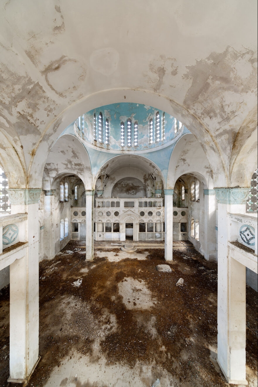 “The Echo Of The Forgotten Sacred”: I Explored The Most Beautiful Abandoned Religious Places (Part2)