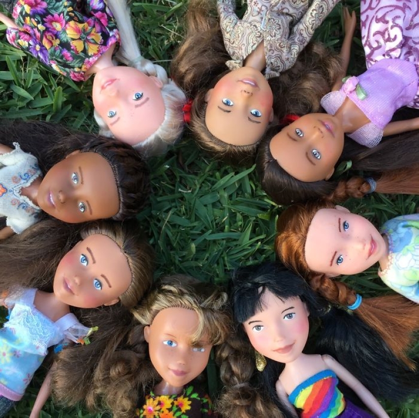The girl draws realistic faces to old dolls and comes up with characters for them