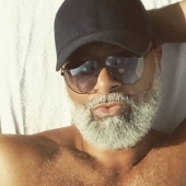 The grandfather who will steal your grandmothers: the internet is crazy about a teacher from Texas