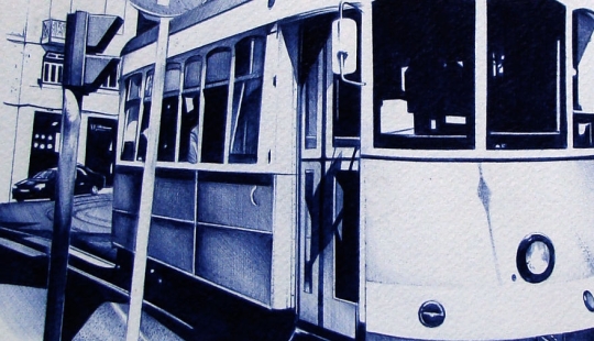 The guy draws with a simple ballpoint pen, and it turns out almost a photo