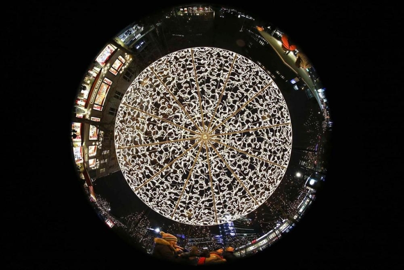 The holiday comes to us: New Year&#39;s lights 2013