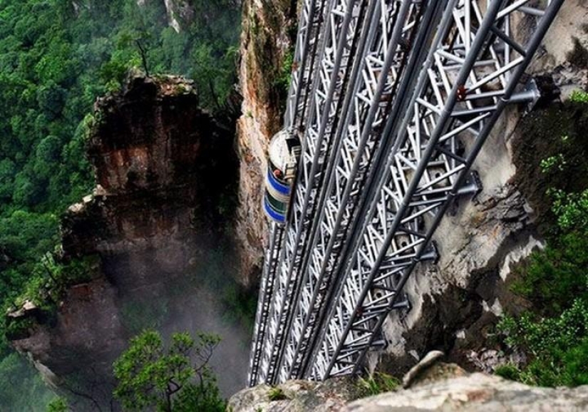 The Hundred Dragons Elevator is the tallest outdoor lift in the world.