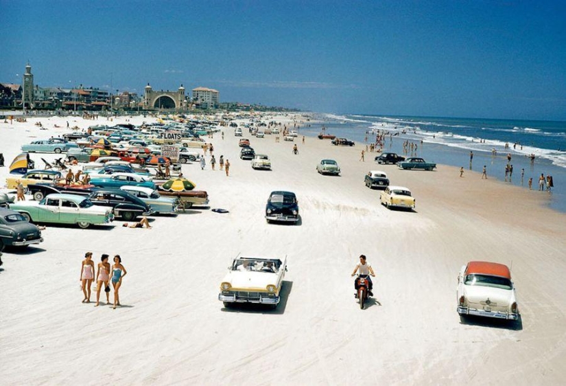 “The Image of an Earthly Paradise”: US Beach History in Color