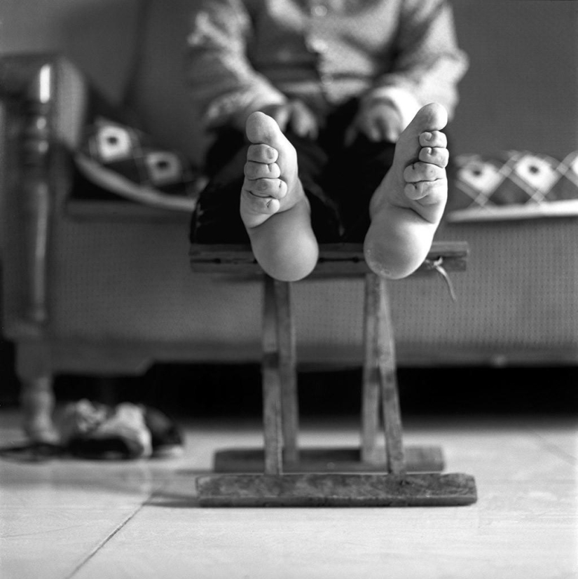 The last living Chinese women with lotus feet