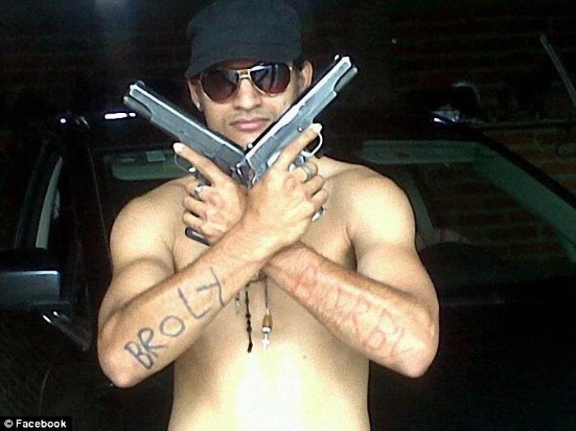 The life of the Mexican drug mafia on Facebook