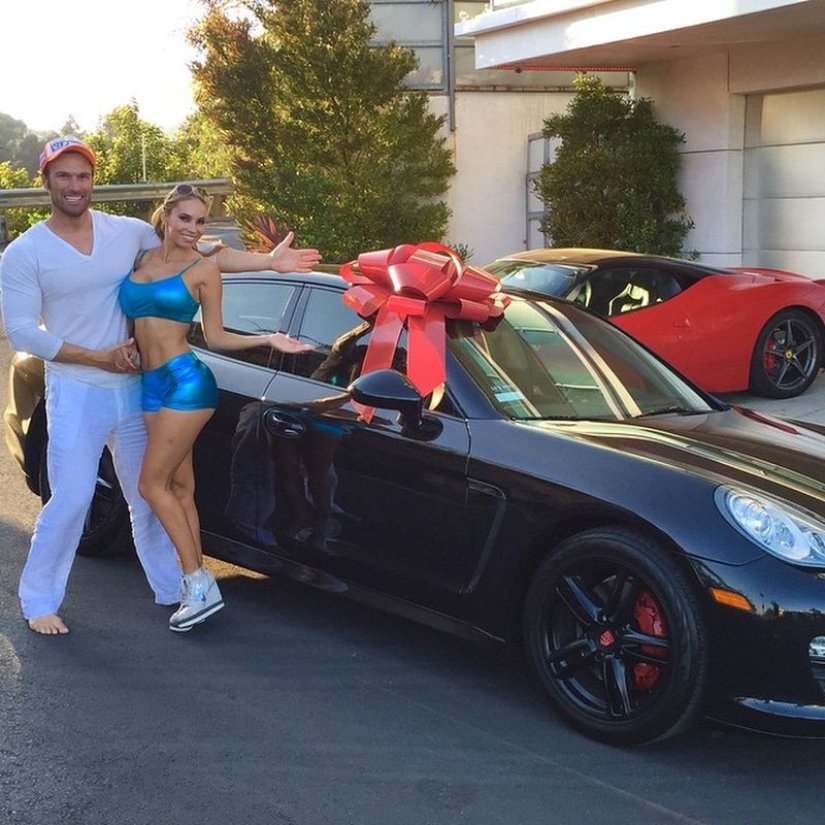 The luxurious life of this married guy can only be envied The luxurious life of this married guy can only be envied